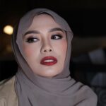 Zulin Aziz Instagram - Kemas sangat Si Suzi ni mekap tau. Kita yg cerewet bab mekap ni jatuh cinta eh!! Sampai ke malam tahan mekap kita.. Lebiuuu lahhh!! 💄 : @suziana.temizer.muaipoh #zulinatwork