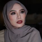Zulin Aziz Instagram – Kemas sangat Si Suzi ni mekap tau.
Kita yg cerewet bab mekap ni jatuh cinta eh!!
Sampai ke malam tahan mekap kita..
Lebiuuu lahhh!!

💄 : @suziana.temizer.muaipoh 

#zulinatwork