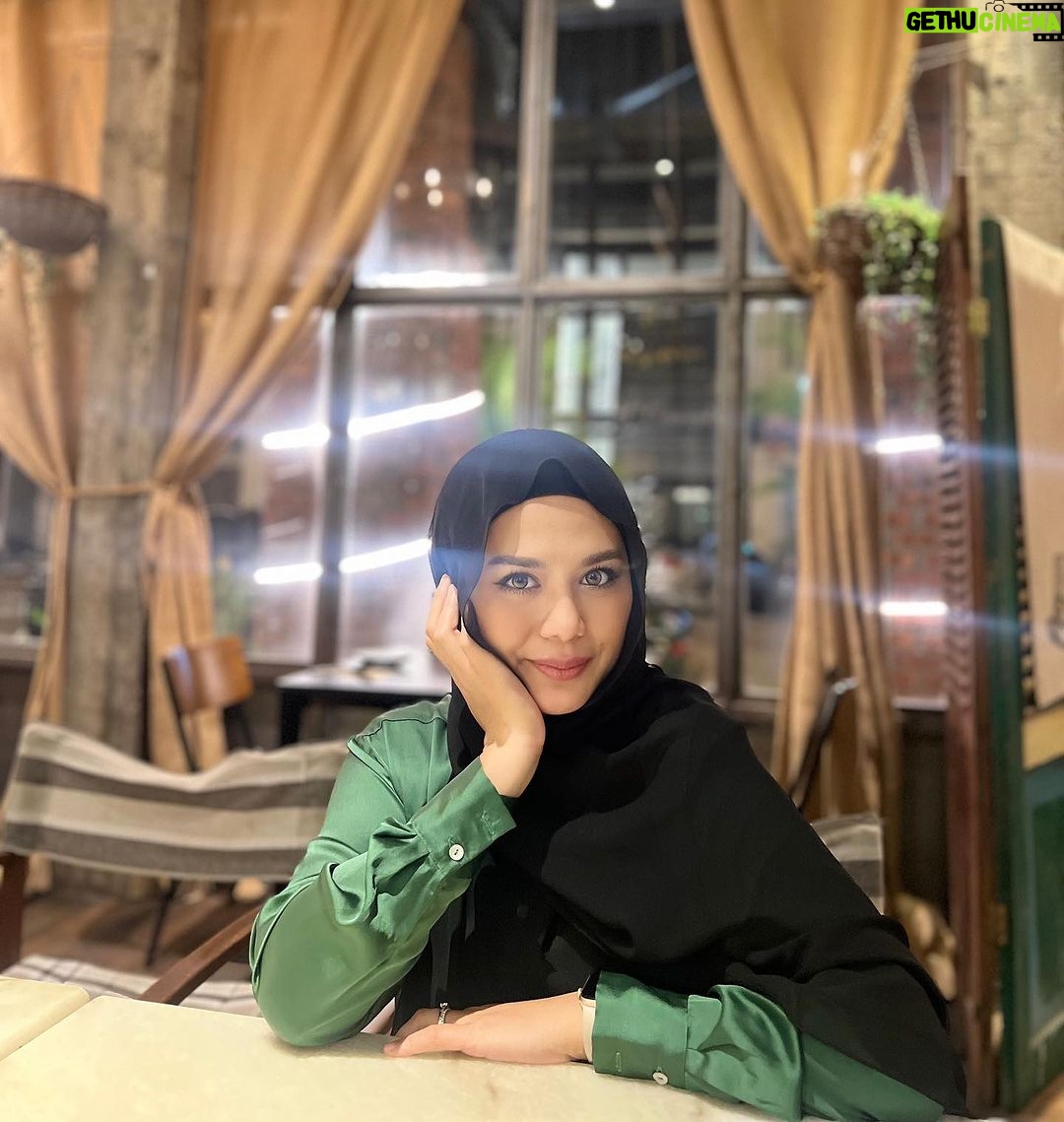 Zulin Aziz Instagram - Pibedayyyyy to me 🎂 Tahun ni sambut sama2 memandangkan dua2 Lahir November! Harini hari kita. Kita tua sama2 okay 🥰 @farhannorzaini Love you ! Till jannah,amin 🤲🏻 Doakan yang baik2 buat kami yaa❤️