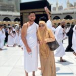 Zulin Aziz Instagram - ❤️ Happy 2nd Anniversary to us ❤️ 20.2.2022 رَبَّنَا هَبْ لَنَا مِنْ أَزْوَاجِنَا وَذُرِّيَّاتِنَا قُرَّةَ أَعْيُنٍ وَاجْعَلْنَا لِلْمُتَّقِينَ إِمَامًا Rabbana hablana min azwaajina wa dzurriyyatina qurrata a’yuniw waj’alna lil muttaqiena imaamaa. Maksudnya: “Ya Tuhan kami, anugerahkanlah kepada kami, pasangan kami dan keturunan kami sebagai penyenang hati (kami), dan jadikanlah kami sebagai imam bagi orang-orang yang bertaqwa.”