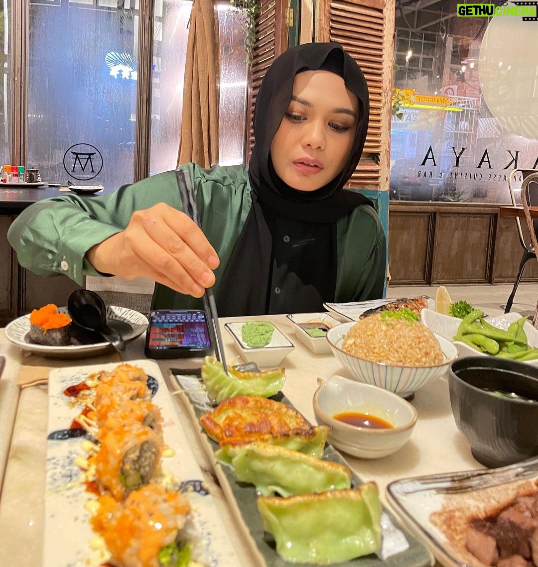 Zulin Aziz Instagram - Pibedayyyyy to me 🎂 Tahun ni sambut sama2 memandangkan dua2 Lahir November! Harini hari kita. Kita tua sama2 okay 🥰 @farhannorzaini Love you ! Till jannah,amin 🤲🏻 Doakan yang baik2 buat kami yaa❤️
