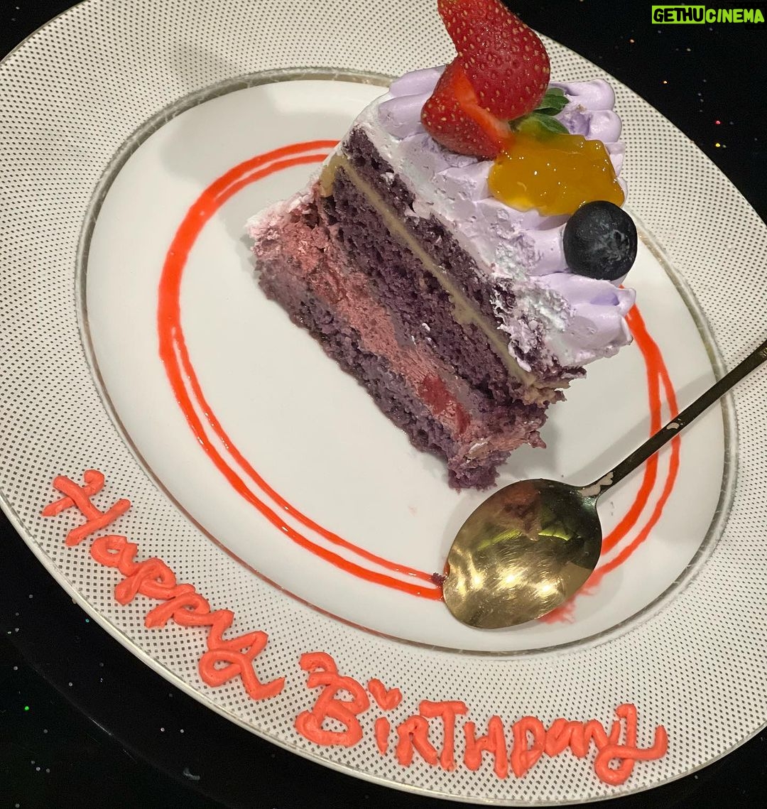 Zulin Aziz Instagram - Pibedayyyyy to me 🎂 Tahun ni sambut sama2 memandangkan dua2 Lahir November! Harini hari kita. Kita tua sama2 okay 🥰 @farhannorzaini Love you ! Till jannah,amin 🤲🏻 Doakan yang baik2 buat kami yaa❤️
