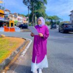 Zulin Aziz Instagram - Harini bekerja tengah paneh menohen-nohen ☀️ Demi @ronda2ramadan ku gagahi jua. Bawal dari @minaz.my 💜