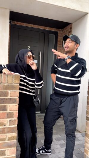 Zulin Aziz Instagram - Di london kami stay kat @theestatelondon 
Tenang je suasana kat sini dan rumah ni sangat selesa &cantik.
Dan pemilik rumah ni orang Malaysia tau.

Nak kemana saja pun dekat je.
Kalau ada plan bercuti di London dengan family & friends
Korang stay kat @theestatelondon ni. Semua benda dekat,jalan kaki je.Nak masak pun semua lengkap.

Thank you so much Dato @azrilradzi Datin @balqish_hussni semoga dimurahkan rezeki. Belanja kami breakfast kuih muih Malaysia.
Terus rasa nak nangis sbb sedap sangat!Kami dok makan roti keras kt Turki🤣.

Ada banyak lagi zulin share..
Korang boleh layan kat story zulin ok❤️