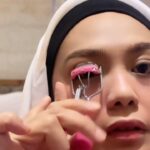 Zulin Aziz Instagram - Kat Turki cuaca sejuk tapi kadang2 panas berangin. Kulit zulin maintain tak kering pun kat sini. Foundation ni sejuk kat muka macam letak ais.Rasa fresh tau bila pakai foundation ni. Kalau korang cari foundation yg boleh enhance skin, Nampak natural n peloles, jgn lupa dapatkan ❤️ @skinellehq