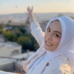 Zulin Aziz Instagram - Zulin ni resdung..kerap gatal2 telinga. Lagi2 pergi tempat sejuk mcmni. Korang kalau nak cuci telinga jgn pakai cotton bud, boleh rosak telinga tu.. Mudah nak bawak kemana2. Kalau travel wajib bawak! Dapatkan antikerak dekat @resdungmobile ❤️