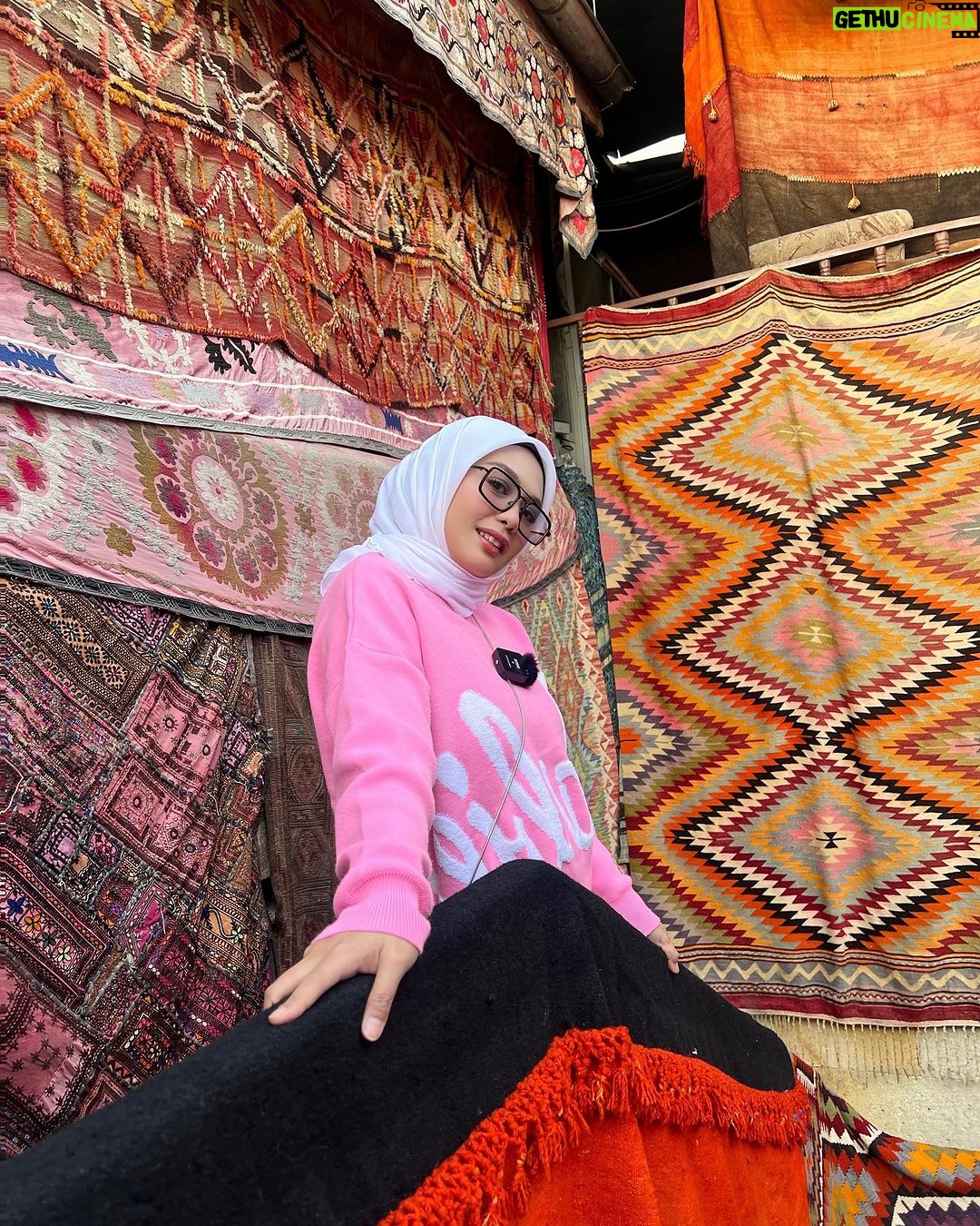 Zulin Aziz Instagram - Ada ni.. busy jual carpet 😆 Cappadocia/Turkey