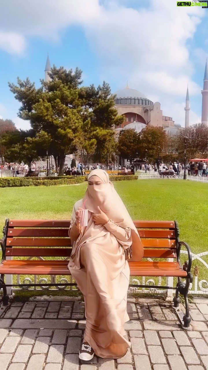 Zulin Aziz - 22.1K Likes - Hello Autumn 🍂