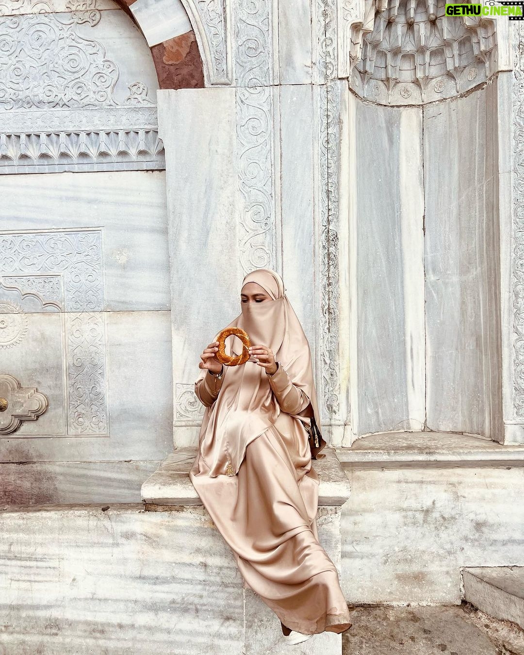 Zulin Aziz Instagram - 🥨 Ayasofya Cami - İstanbul Türkiye