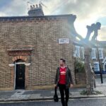 Zulin Aziz Instagram – Jom Zulin nak share pengalaman di London🇬🇧

Masa stay dekat @theestatelondon ni memang mudah nak kemana pun.Jalan kaki je nak pergi Primark hehe.

Train station pun dekat,ada surau ,
ada Halal market semua depan rumah.
Memang jalan kaki je nak kemana pun.

@theestatelondon sediakan kelengkapan memasak jgk + korang boleh la berjimat duduk London ni kan. Semua benda mahal tapi bila masak,mmg banyak sangat jimat sbb barang basah dia murah !

@theestatelondon ada 4 bilik dan 3 bilik air.
Memang selesa utk satu family nak stay.
Nanti korang follow and tengok kat @theestatelondon .korang mesti jatuh cinta dgn location,hiasan dia ish semualah perfect!

Zulin nak menabung ni..nak repeat lagi.
Haih xboleh move on la London ni.
Cuaca best,org2 dia pun baik2,nak cari makanan halal,surau semua mudah kat London.

Okay laa jom skodeng @theestatelondon .
Nak lepas rinduuuuuu 😭 London, United Kingdom