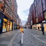 Zulin Aziz Instagram – Jom Zulin nak share pengalaman di London🇬🇧

Masa stay dekat @theestatelondon ni memang mudah nak kemana pun.Jalan kaki je nak pergi Primark hehe.

Train station pun dekat,ada surau ,
ada Halal market semua depan rumah.
Memang jalan kaki je nak kemana pun.

@theestatelondon sediakan kelengkapan memasak jgk + korang boleh la berjimat duduk London ni kan. Semua benda mahal tapi bila masak,mmg banyak sangat jimat sbb barang basah dia murah !

@theestatelondon ada 4 bilik dan 3 bilik air.
Memang selesa utk satu family nak stay.
Nanti korang follow and tengok kat @theestatelondon .korang mesti jatuh cinta dgn location,hiasan dia ish semualah perfect!

Zulin nak menabung ni..nak repeat lagi.
Haih xboleh move on la London ni.
Cuaca best,org2 dia pun baik2,nak cari makanan halal,surau semua mudah kat London.

Okay laa jom skodeng @theestatelondon .
Nak lepas rinduuuuuu 😭 London, United Kingdom