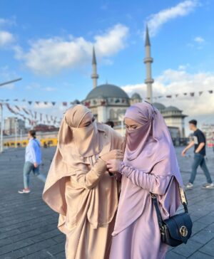 Zulin Aziz Instagram - Habibi habibi~

@bellaraz.co