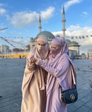 Zulin Aziz Instagram - Habibi habibi~

@bellaraz.co