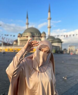 Zulin Aziz Instagram - Habibi habibi~

@bellaraz.co