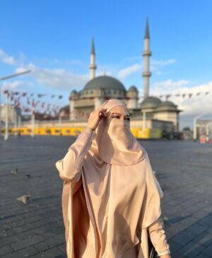Zulin Aziz Instagram - Habibi habibi~

@bellaraz.co