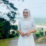 Zulin Aziz Instagram - Before kahwin 55kg Dah kahwin 60kg Macam tak bersalah je 5kg lemak ni. Boleh tak dok diam2 xyah membesor 😑