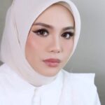 Zulin Aziz Instagram - MUA : @suziana.temizer.muaipoh Love! Zulin ni payah nak org sentuh muka Tapi kalau dah sukaaaa mmg lock teruih! ❤️❤️❤️❤️
