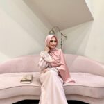 Zulin Aziz Instagram – Jarang pakai warna ni.
Tapi cantik pulak baju @radiusite ni kan..

Thank you so much 💕
Lepasni boleh shopping @radiusite depan rumah je 😍
