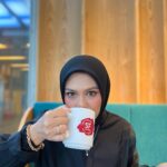 Zulin Aziz Instagram – Tak makan pun ..suapkan je.
Diet kan 😌

Lens : @fabullens 
Bawal : @leyazara.my