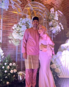 Zulin Aziz Instagram - Selamat Pengantin Baru @shuibsepahtu & @iamwatie 💕 Takleh share lagi gambar & Video pengantin.Nanti korang tengok kat Astro okay. Manis betul dorang😍