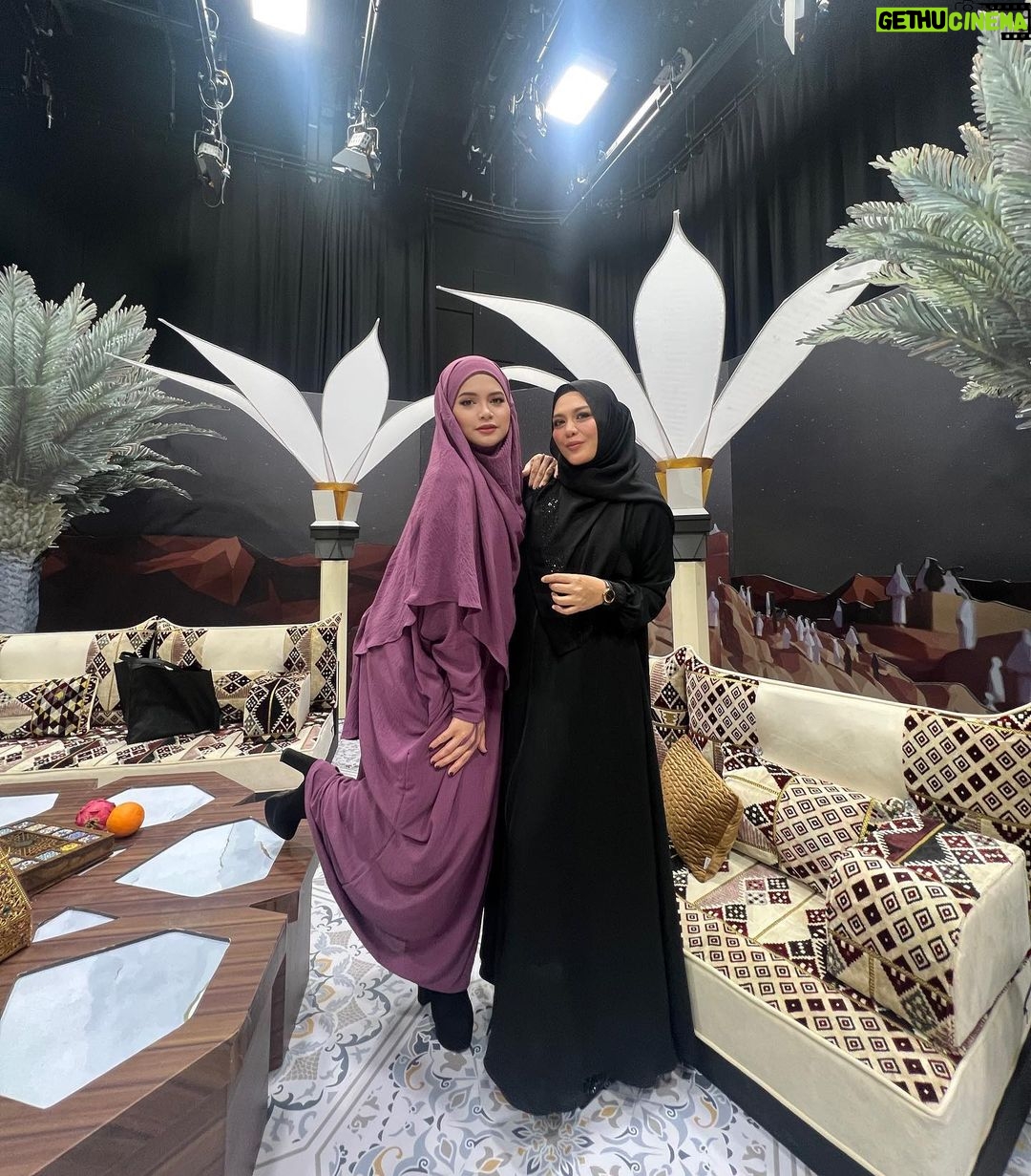 Zulin Aziz Instagram - Terima kasih @salambaitullah jemput Zulin.Share pengalaman menunaikan Umrah.MashaAllah.. Rindunya❤️ RTM - Radio Televisyen Malaysia