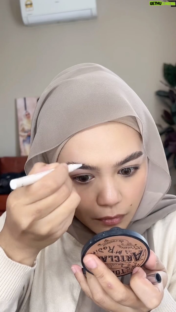 Zulin Aziz Instagram - Get Ready With Me…. 🧚🏻 Harini macam malas pakai pondesen.. Pakai cushion powder skintific teracun kt tiktok .. Best jugak!! Kening tu mcm gelap dari biasa Tapi xpela bedal lah. Nak beli set kening ,singgah beg kuning saya kt tiktok tau 🥰 Mascara & Lipmatte beli kt @prettiercosmetics !! Love sangat!! Dah la Murah.. Rm19 je tau!!!