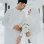 Zulin Aziz Instagram - ❤️ Happy 2nd Anniversary to us ❤️ 20.2.2022 رَبَّنَا هَبْ لَنَا مِنْ أَزْوَاجِنَا وَذُرِّيَّاتِنَا قُرَّةَ أَعْيُنٍ وَاجْعَلْنَا لِلْمُتَّقِينَ إِمَامًا Rabbana hablana min azwaajina wa dzurriyyatina qurrata a’yuniw waj’alna lil muttaqiena imaamaa. Maksudnya: “Ya Tuhan kami, anugerahkanlah kepada kami, pasangan kami dan keturunan kami sebagai penyenang hati (kami), dan jadikanlah kami sebagai imam bagi orang-orang yang bertaqwa.”