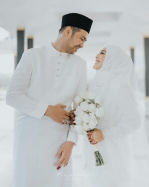 Zulin Aziz Instagram - ❤️ Happy 2nd Anniversary to us ❤️

  20.2.2022

رَبَّنَا هَبْ لَنَا مِنْ أَزْوَاجِنَا وَذُرِّيَّاتِنَا قُرَّةَ أَعْيُنٍ وَاجْعَلْنَا لِلْمُتَّقِينَ إِمَامًا

Rabbana hablana min azwaajina wa dzurriyyatina qurrata a’yuniw waj’alna lil muttaqiena imaamaa.

Maksudnya: “Ya Tuhan kami, anugerahkanlah kepada kami, pasangan kami dan keturunan kami sebagai penyenang hati (kami), dan jadikanlah kami sebagai imam bagi orang-orang yang bertaqwa.”
