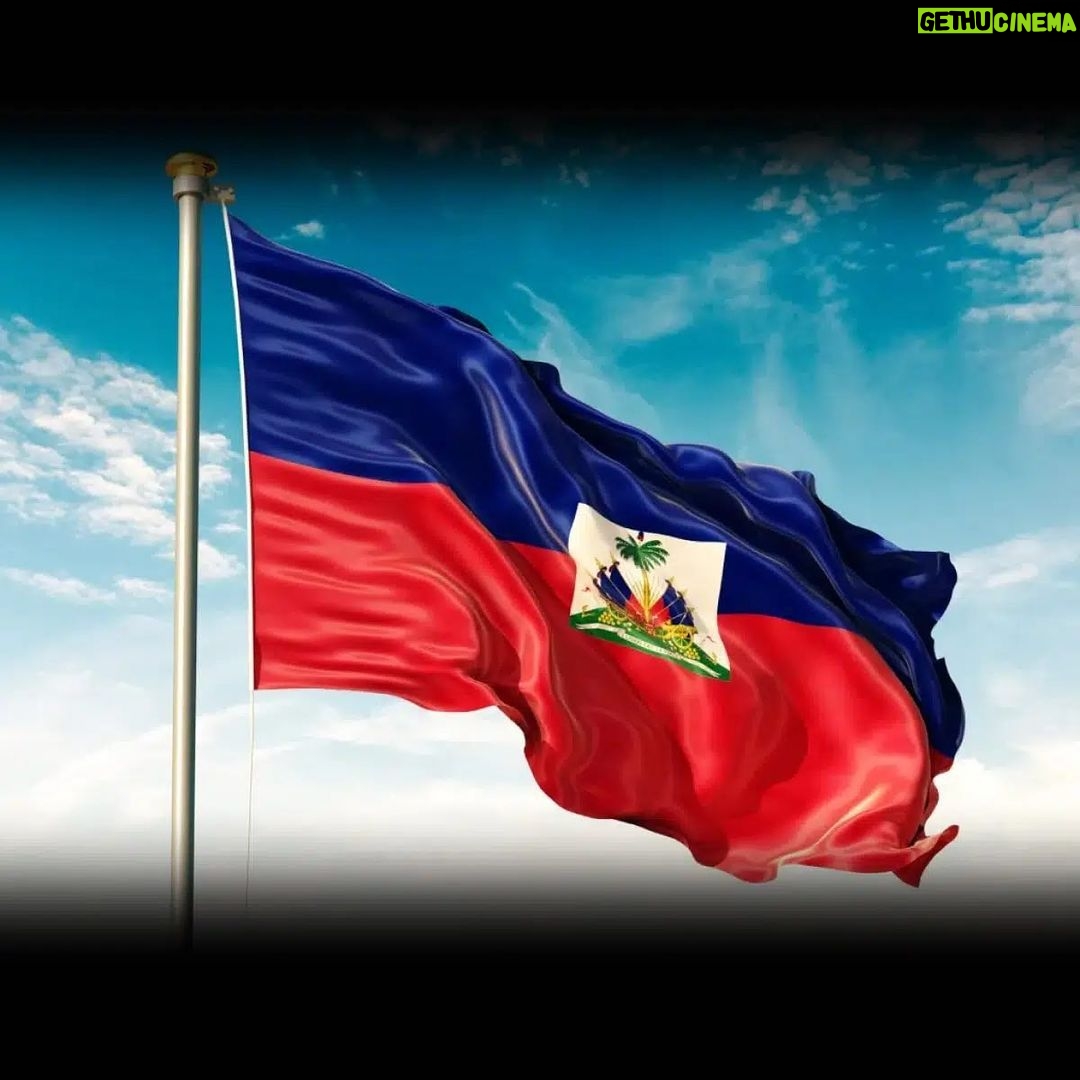 da'Vinchi Instagram - Happy Haitian Flag Day to all my Zoes! ðŸ‡ðŸ‡¹ And imma pyo this LIFE HACK! SWIPE LEFT! You’re welcome. #haitian #haiti #flag