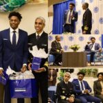 da'Vinchi Instagram - What an honor it was to share the stage with Surgeon General, Dr. Vivek H. Murthy Vice Admiral, MD, MBA. Never in a million years would I have imagined that this Haitian kid from Brooklyn would be talking about the Mental Health crisis that plagues our Nation with one of the most trusted voices in the world. Thank You for having me Hampton University. #madetoconnect 📸 @picsbyprime Hampton University- Official