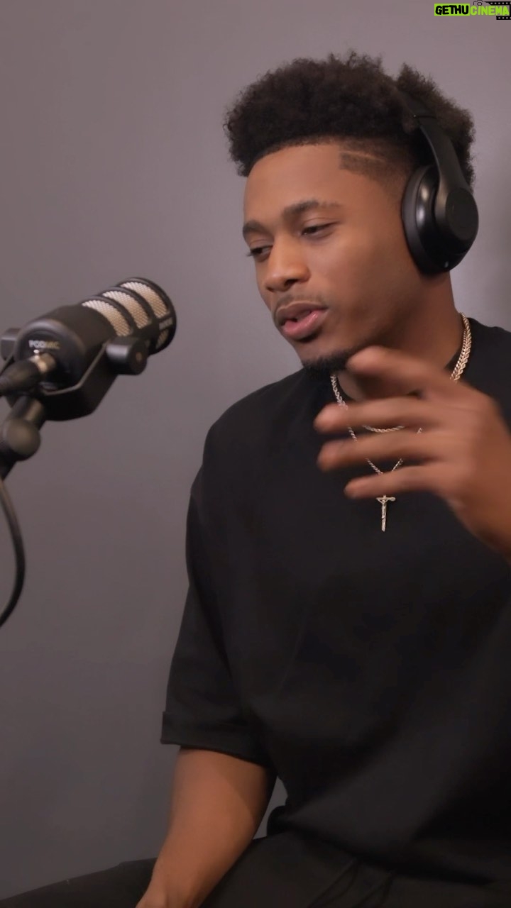 da'Vinchi Instagram - I’m just learning a new craft that I got a lot of respect for. I know it’s tough for some old heads to watch the newer generation out sell ya with ticket sales but it’s okay I’m sure ya funnier than us anyways. Just work on selling tickets and we’ll work on our material 🤷🏾♂️ this ain’t my bread and butter I just wanna interact with my fans live, that’s all 🐸☕️ LINK IN THE BIO 🎥 @picsbyprime