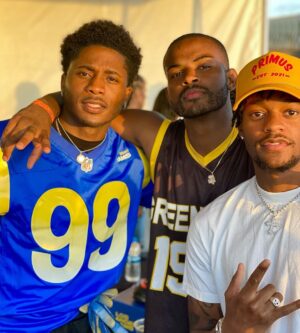 da'Vinchi Instagram - #crenshaw showed out! And took the W Last night ! Let’s go @brezofficial !! 🔥🔥 @yg was salty 😂
@rams #ramscamp #allamerican