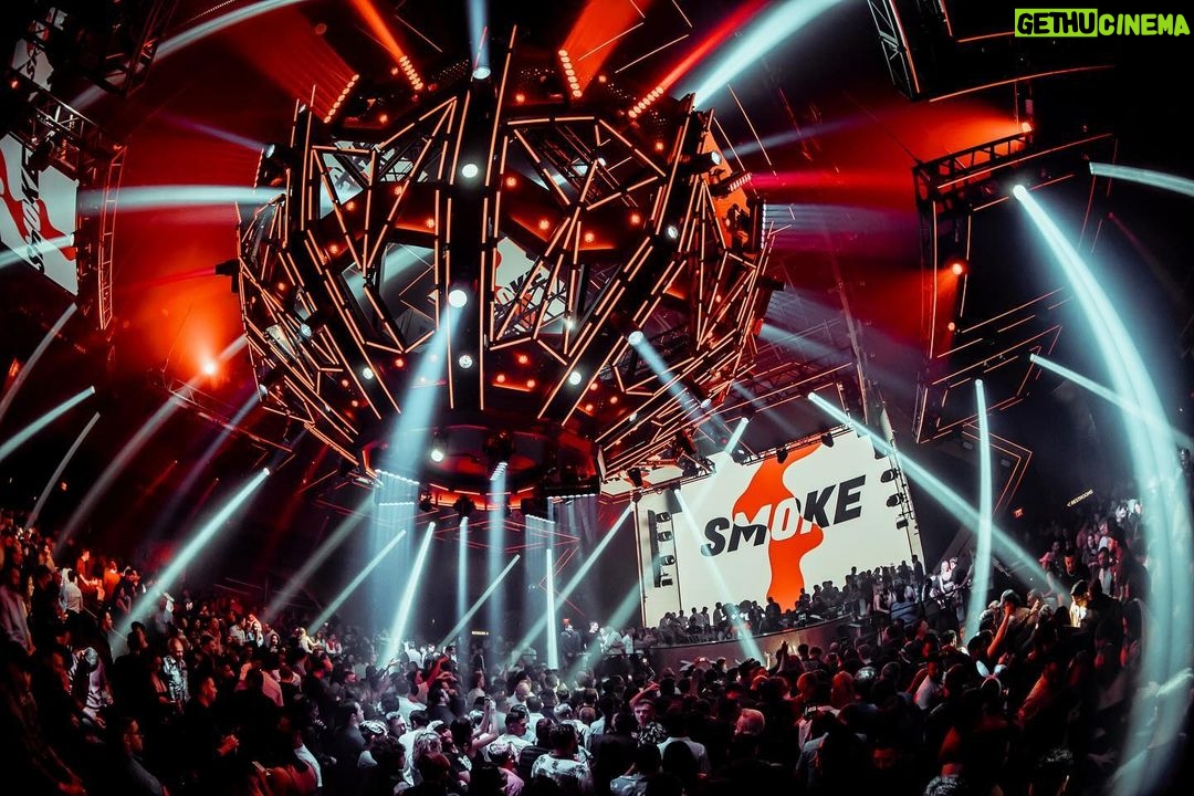deadmau5 - 15.2K Likes - @zoukgrouplv <3
photo creds @leahsems
—
#retro5pective tix available via ink in bio :D