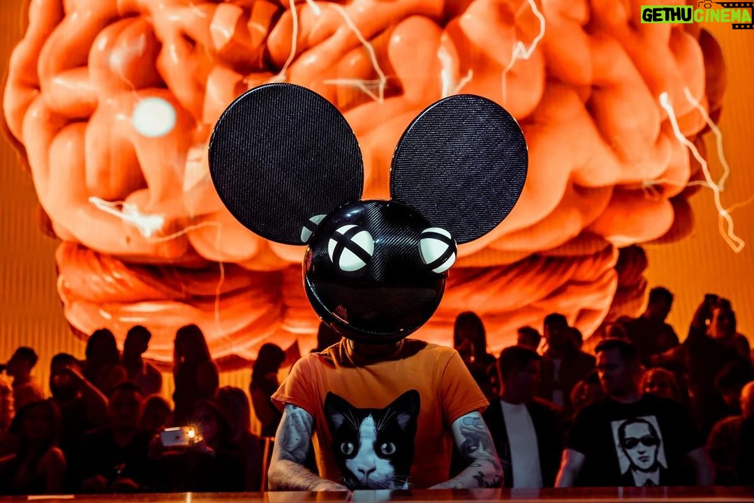 deadmau5 - 15.2K Likes - @zoukgrouplv <3
photo creds @leahsems
—
#retro5pective tix available via ink in bio :D