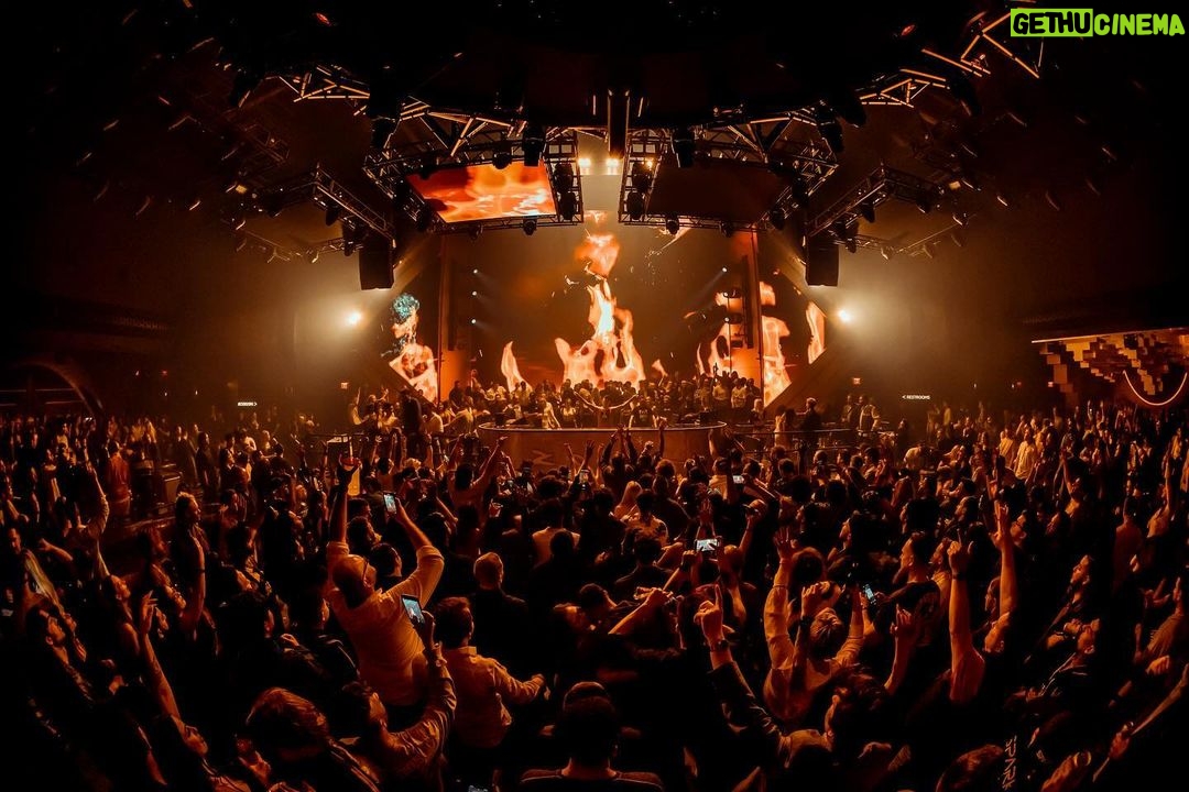deadmau5 - 15.2K Likes - @zoukgrouplv <3
photo creds @leahsems
—
#retro5pective tix available via ink in bio :D