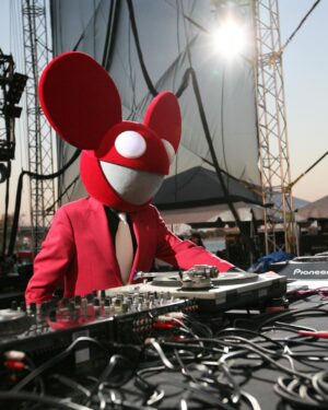 deadmau5 Instagram - #retro5pective; Miami UMF ’08!! 

sign up for tomorrow’s 10am PT presale via link in bio :D