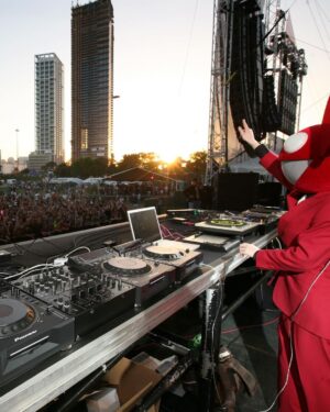 deadmau5 Instagram - #retro5pective; Miami UMF ’08!! 

sign up for tomorrow’s 10am PT presale via link in bio :D