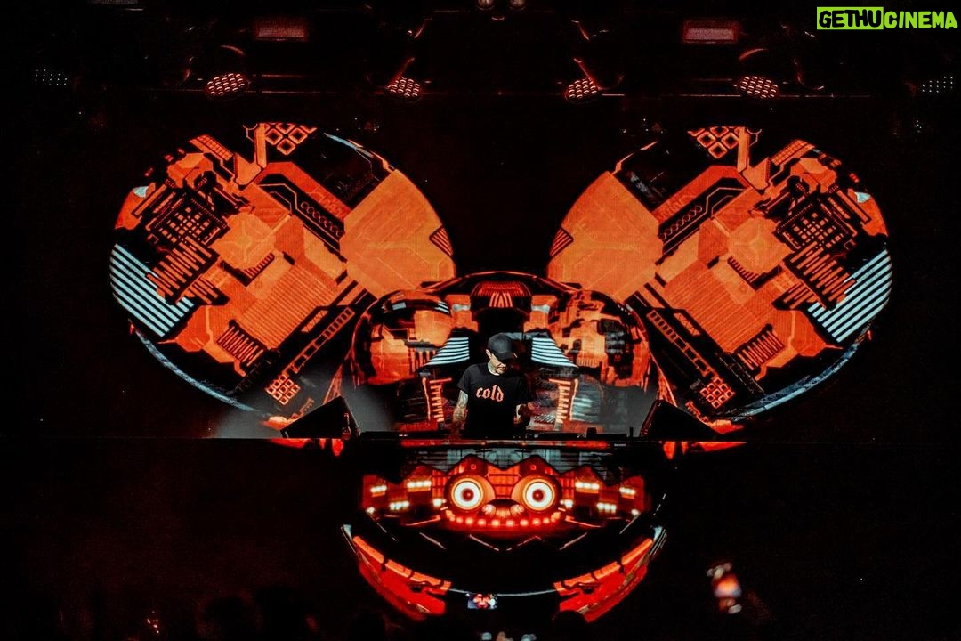 deadmau5 Instagram - thx Boston! @bignightlive photo creds @leahsems Big Night Live