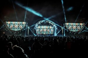 deadmau5 Instagram - hi Austin! @seismicdanceevent Boston we touch down tomorrow for shows wed-sat! grab tickets for all shows from link in bio :D photo creds @leahsems