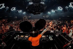 deadmau5 Instagram - @zoukgrouplv <3 
photo creds @leahsems 

—

#retro5pective tix available via ink in bio :D