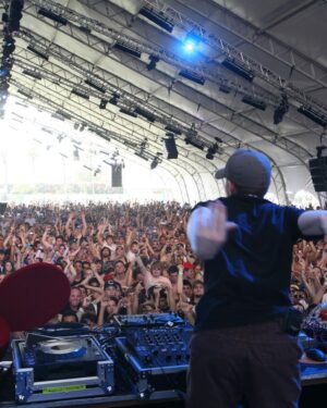 deadmau5 Instagram - #retro5pective: Sahara Tent, @coachella 2008 :D 

retro5pective tix available now for LA, NYC + Denver via ink in bio :P