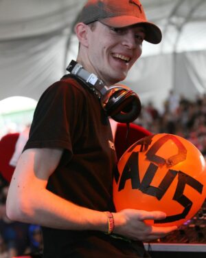 deadmau5 Instagram - #retro5pective: Sahara Tent, @coachella 2008 :D 

retro5pective tix available now for LA, NYC + Denver via ink in bio :P