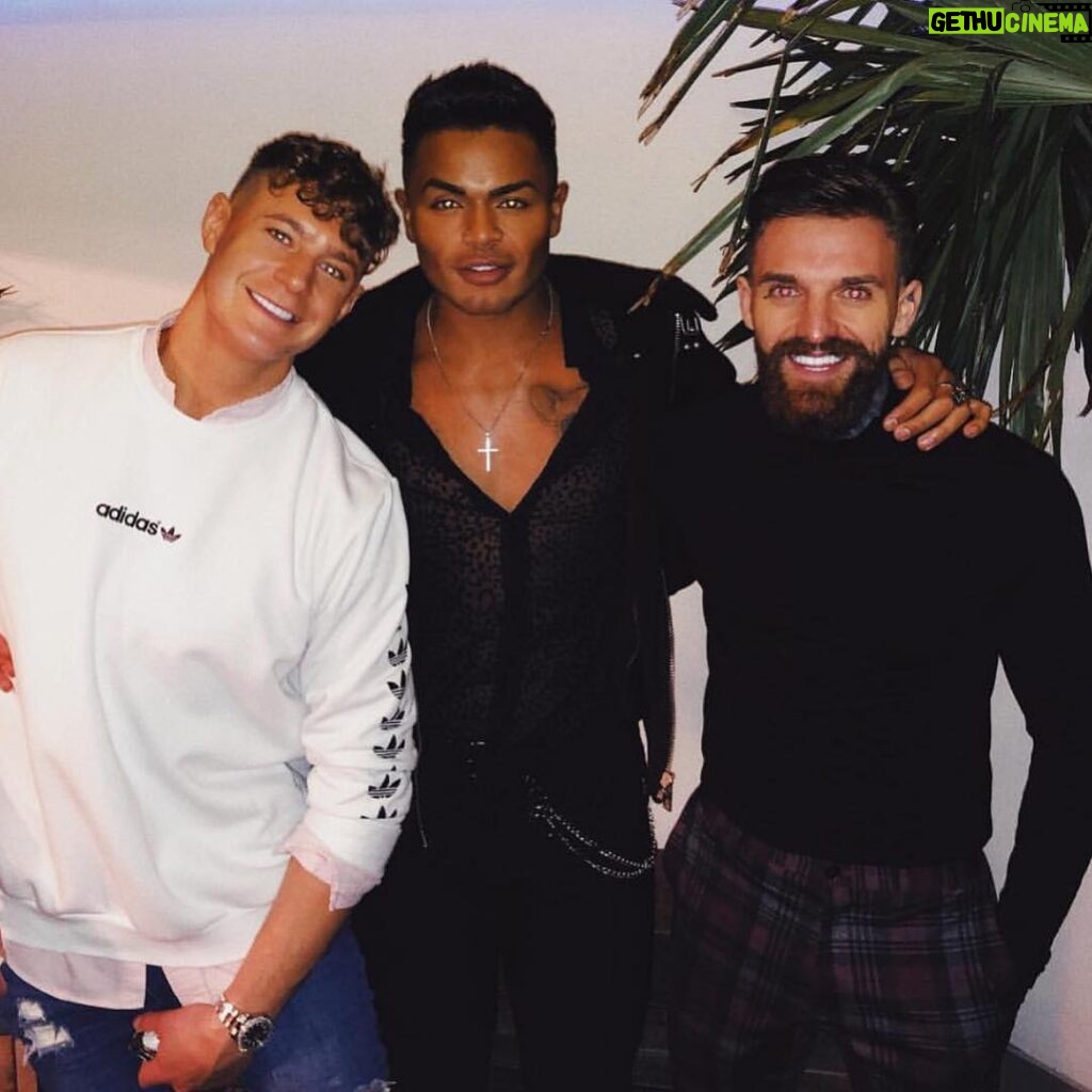 Aaron Chalmers Instagram - Question does @scottgshore ever has this top off anymore.. new podcast with @garethadaviesdt @terrybrazier link in bio x
