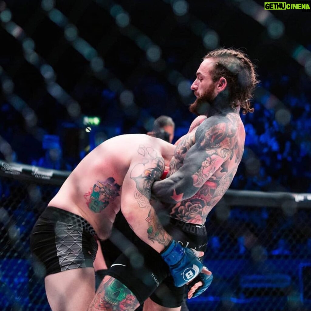 Aaron Chalmers Instagram - Ranked one of the top 5 subs this month on MMA Junkie 🤫 Pic: @davidmeulenbeld @vicesportsnl
