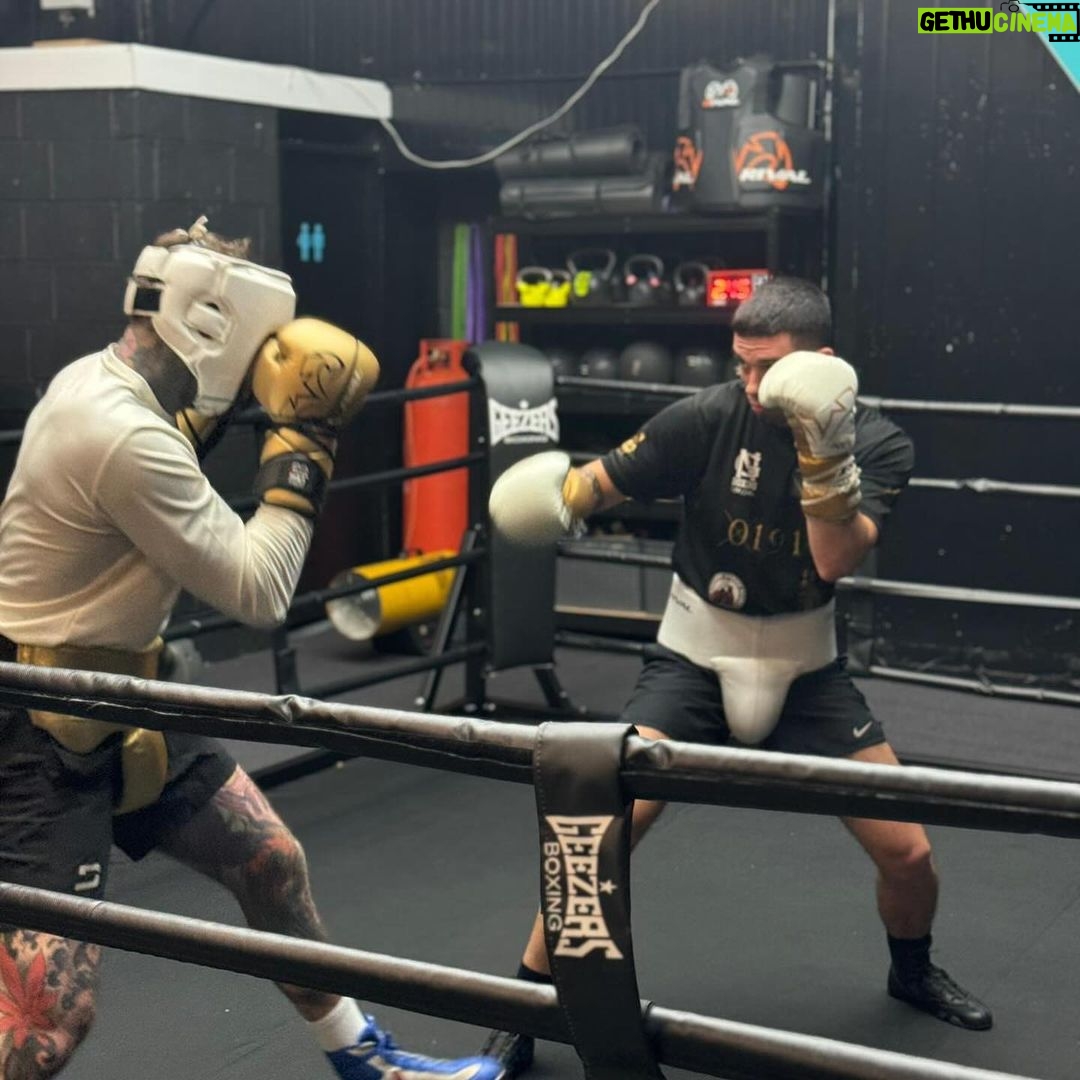 Aaron Chalmers Instagram - Straight back in the trenches!! Coming for all the 💨 in Dubai!! @anthony_prettyboy where you going to hide after this 1 🤪