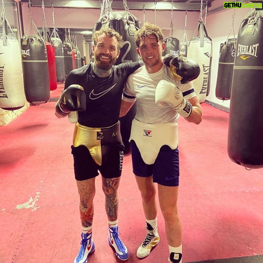 Aaron Chalmers Instagram - 2 cracking spars this week with @b0yycceey thanks for the rounds brother ⚔️🥊 London, United Kingdom