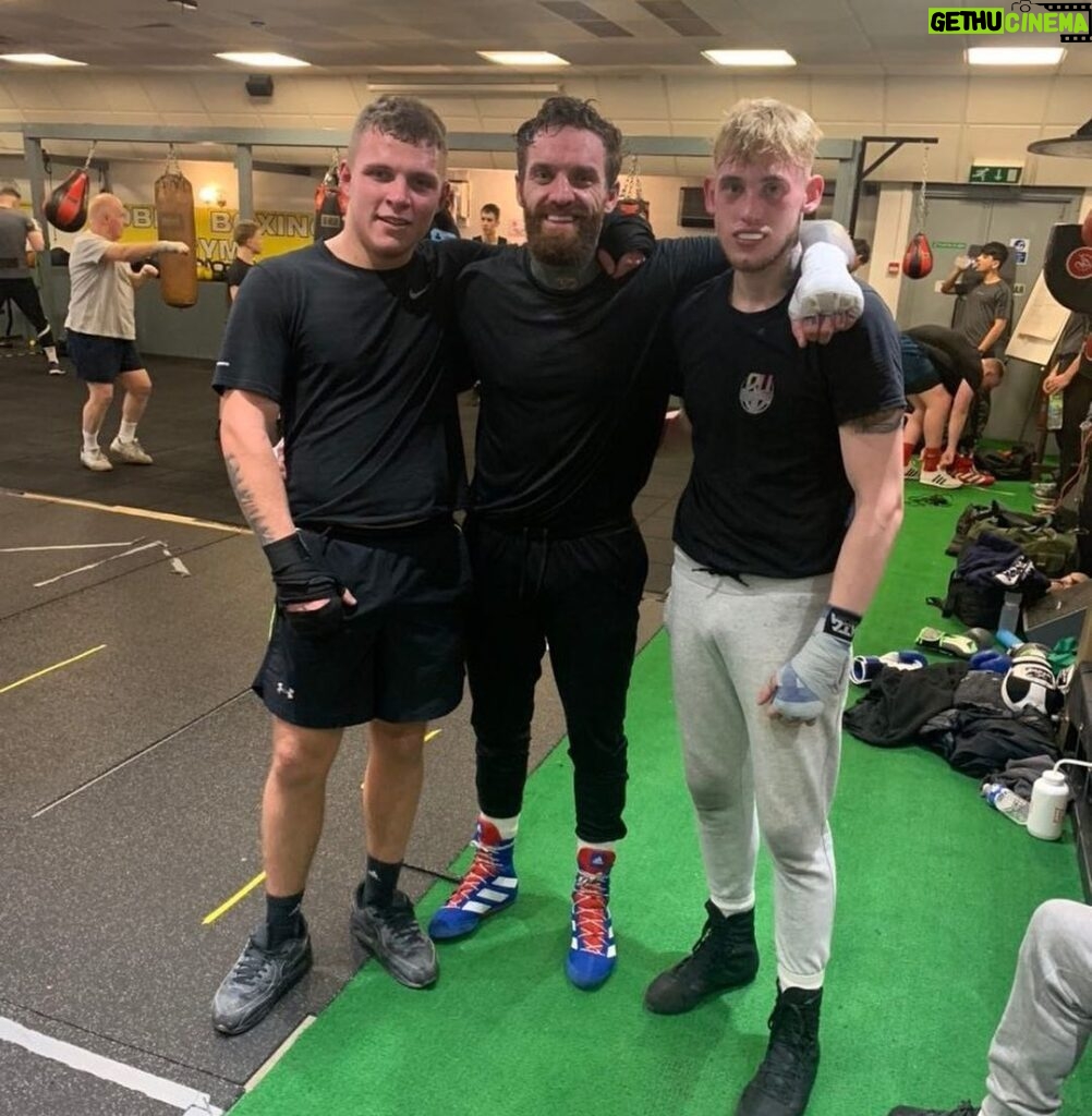 Aaron Chalmers Instagram - Good rounds in the bank tonight @dannychatto_ @joe_best02 Big thanks @jobesgym for having me down and @nikgittusbox for sorting it all 🥊🔥 Newcastle upon Tyne