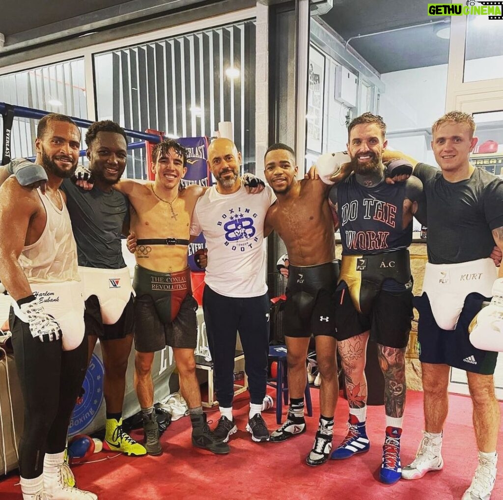 Aaron Chalmers Instagram - Another hard week in the bank 💥🥊 London, United Kingdom