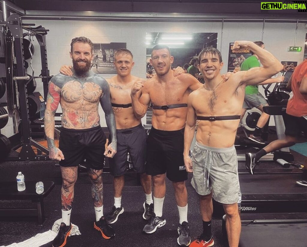 Aaron Chalmers Instagram - Hill sprints with the boys, cracking start to 2022 hopefully some fight news in the next few weeks 💥🥊 @kurtwalker7 @mickconlan11 @liamwilliamsko @boxingbooth @boxingboothgym London, United Kingdom