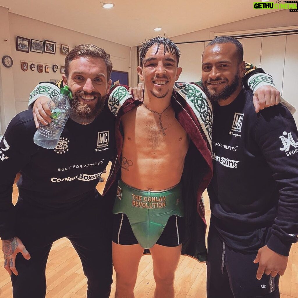 Aaron Chalmers Instagram - Still buzzing driving back down to training about the whole of last week! What a team we have @boxingboothgym and what a crowd Belfast are @mickconlan11 saved the best til last 🥊
